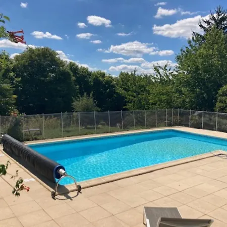 Holiday home Familial Avec Piscine, Jardin Clos, Equipements Bebe, Animaux Acceptes, - Fr-1-653-61 Chadurie